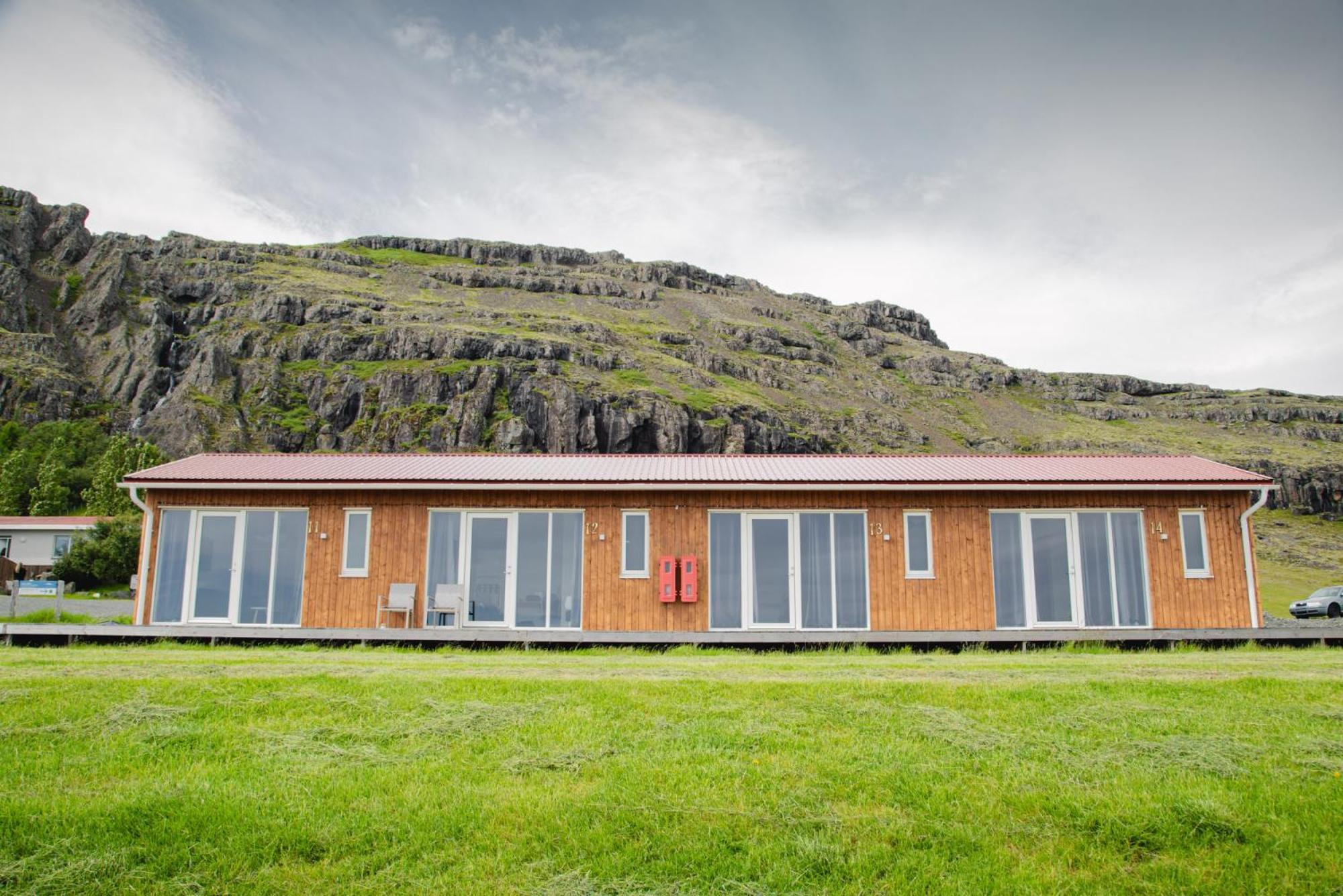 Guesthouse Skálafell Buitenkant foto